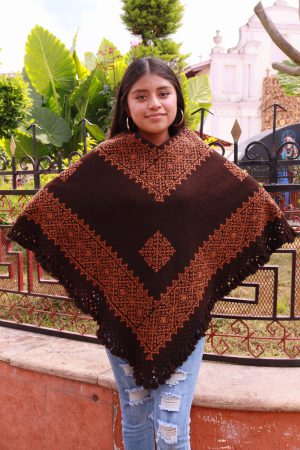 Huipil teñido de nuez